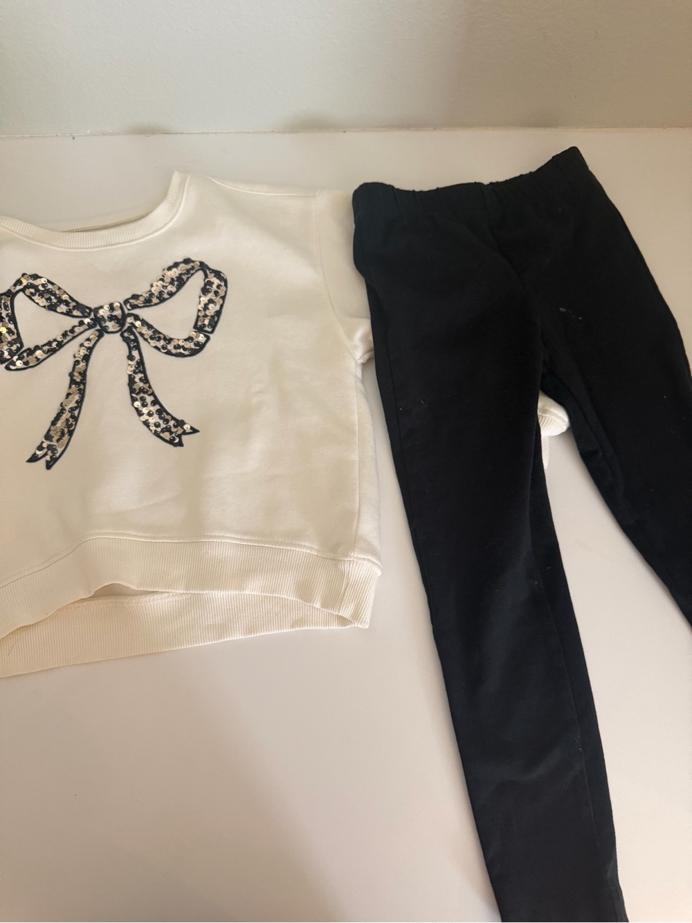 Girls Cream feminine coquette Bow-Print Sweatshirt & Black Leggings Set